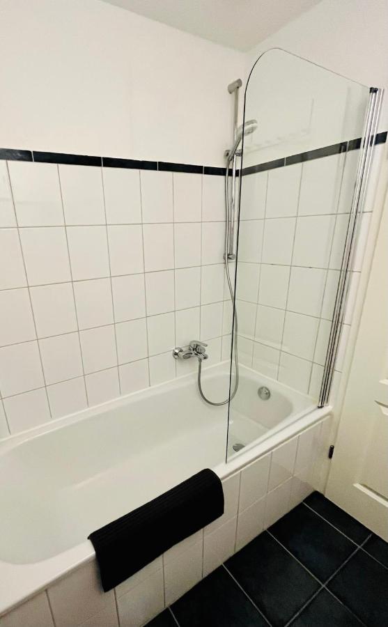 Aycatcherhomes - Top Lage I 4 Personen I 2 Schlafzimmer I Zentral I Altstadt Marburg I Naehe Fluss Lahn I Wlan I Apartment Sirius Eksteriør billede